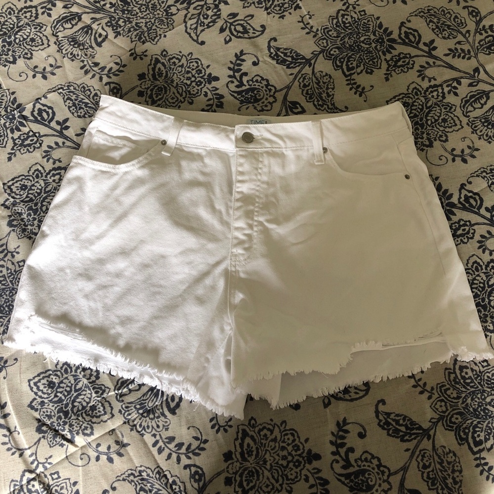 Women's White Time and Tru High Rise Denim Shorts size 16 Frayed 100% Cotton